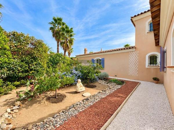 Vente                                                      Villa
                        
                     5 pièces                      122 m2                     à Sainte-Maxime