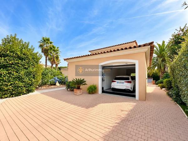Vente                                                      Villa
                        
                     5 pièces                      122 m2                     à Sainte-Maxime