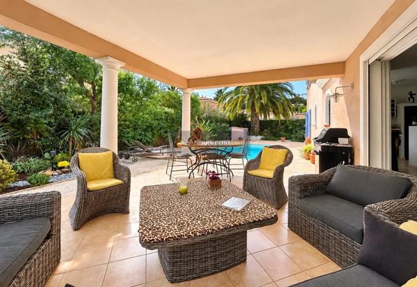 Vente                                                      Villa
                        
                     5 pièces                      122 m2                     à Sainte-Maxime
