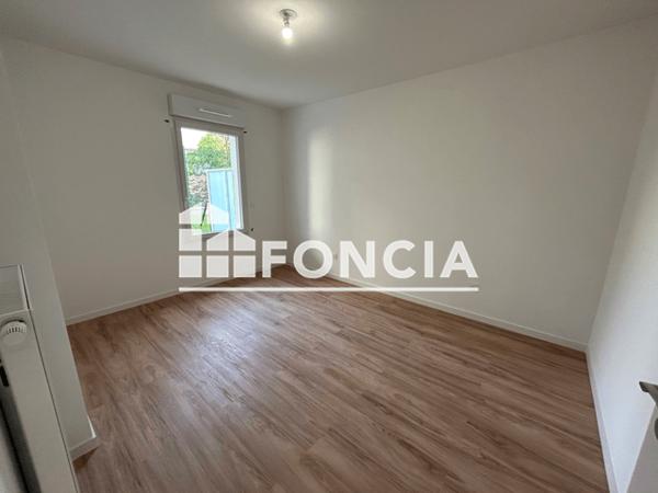 Location Appartement 2 pièces 37.6 m² - RESIDENCE PATIO HERMINE La Roche S/ Yon 85000