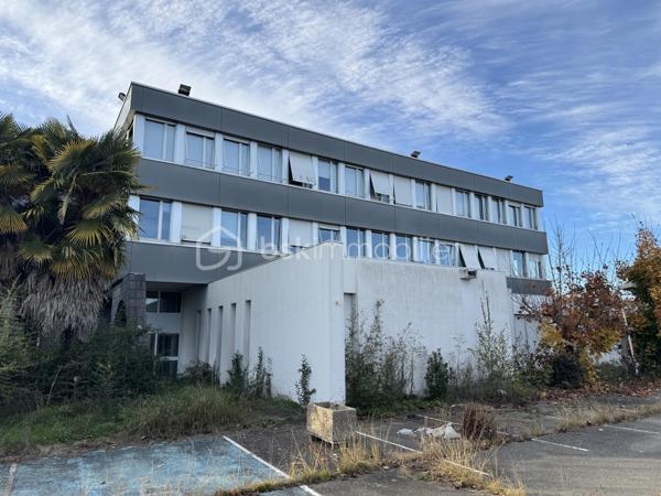 Immeuble de 1 441 m²