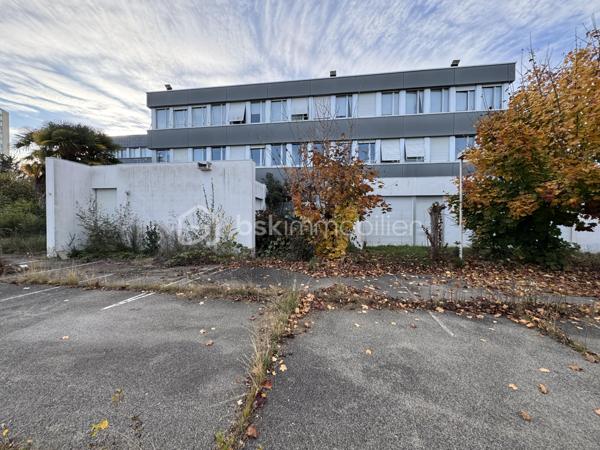 Immeuble de 1 441 m²