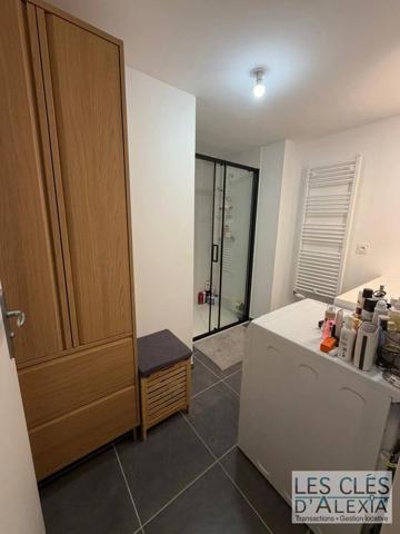 Appartement T3 Duplex récent avec loggia et garage – Feyzin