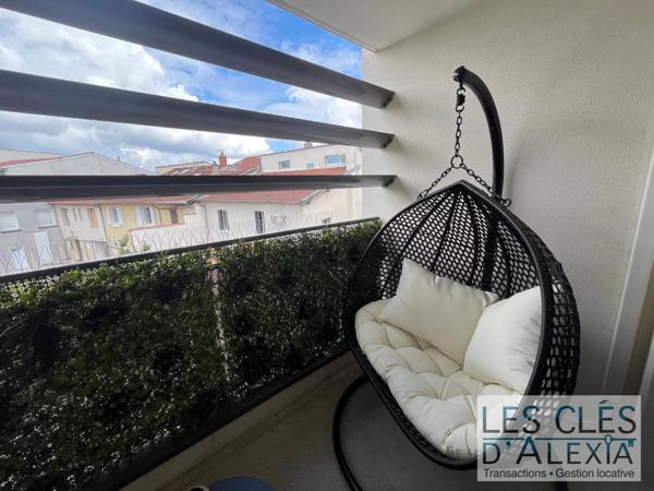 Appartement T3 Duplex récent avec loggia et garage – Feyzin
