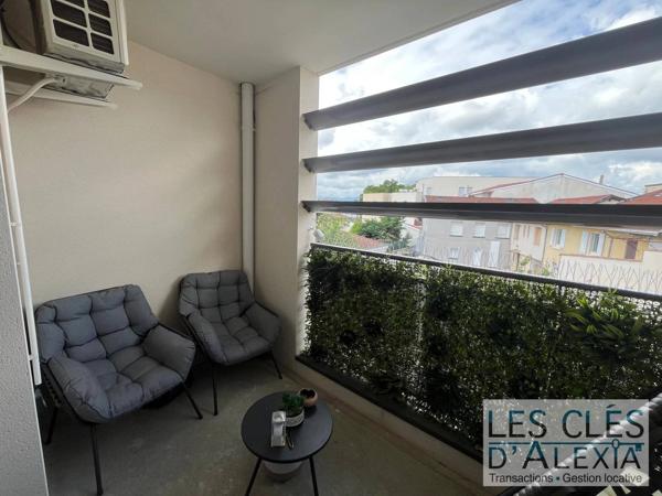 Appartement T3 Duplex récent avec loggia et garage – Feyzin