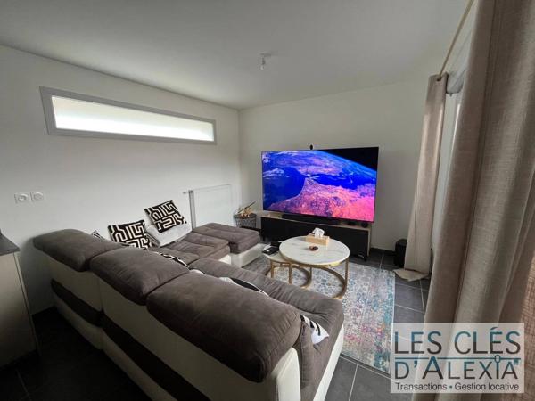 Appartement T3 Duplex récent avec loggia et garage – Feyzin