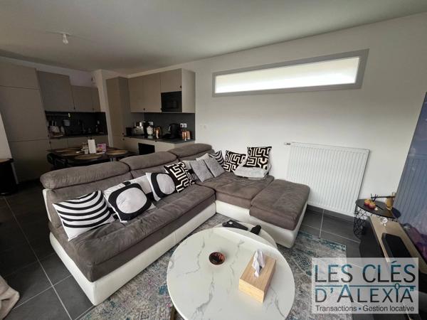 Appartement T3 Duplex récent avec loggia et garage – Feyzin