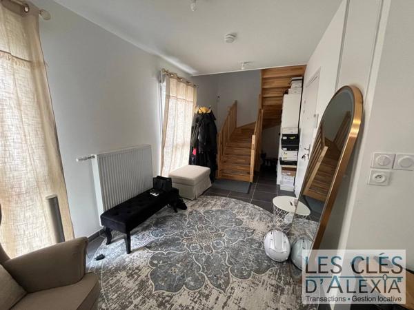 Appartement T3 Duplex récent avec loggia et garage – Feyzin