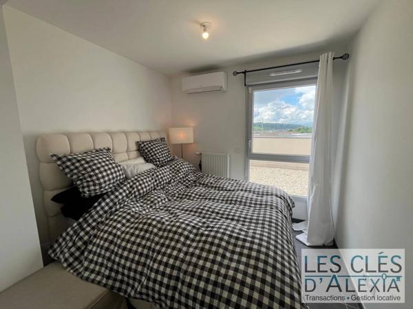 Appartement T3 Duplex récent avec loggia et garage – Feyzin