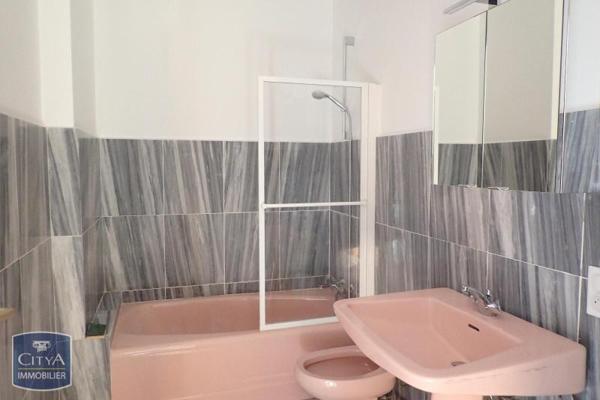 Appartement à louer 6 pièces 155.78m²