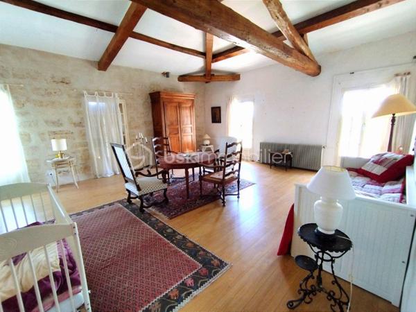 Maison ancienne de 379 m²