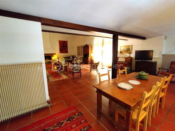 Maison ancienne de 379 m²