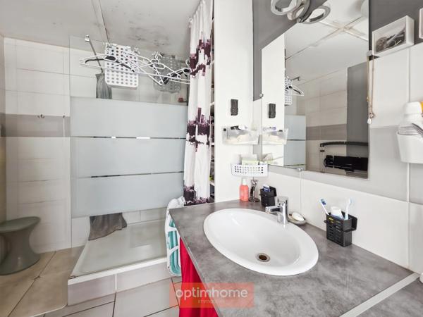 MAISON DE VILLE DE 146 M² – 4 CHAMBRES – BUREAU – COUR ET JARDIN