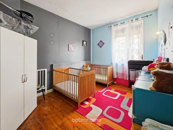 MAISON DE VILLE DE 146 M² – 4 CHAMBRES – BUREAU – COUR ET JARDIN
