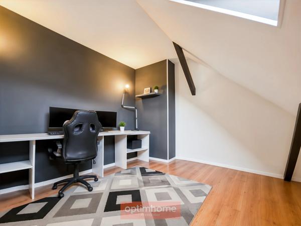 MAISON DE VILLE DE 146 M² – 4 CHAMBRES – BUREAU – COUR ET JARDIN