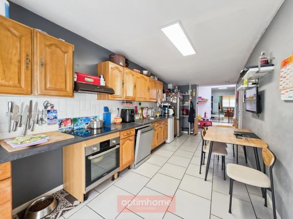MAISON DE VILLE DE 146 M² – 4 CHAMBRES – BUREAU – COUR ET JARDIN