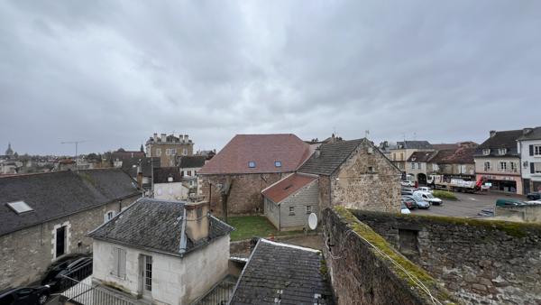 Avallon (89200) AVALLON (89) Appartement de caractère d'environ 92.94 M2 Carrez + 27.92 M2 avec trois chambres