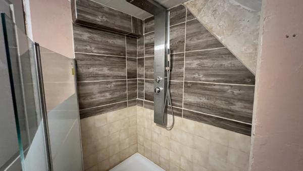 Avallon (89200) AVALLON (89) Appartement de caractère d'environ 92.94 M2 Carrez + 27.92 M2 avec trois chambres