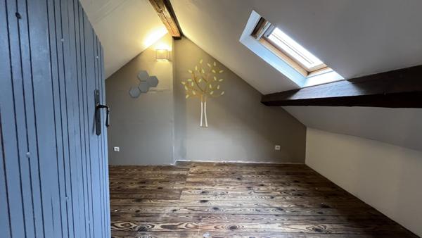 Avallon (89200) AVALLON (89) Appartement de caractère d'environ 92.94 M2 Carrez + 27.92 M2 avec trois chambres