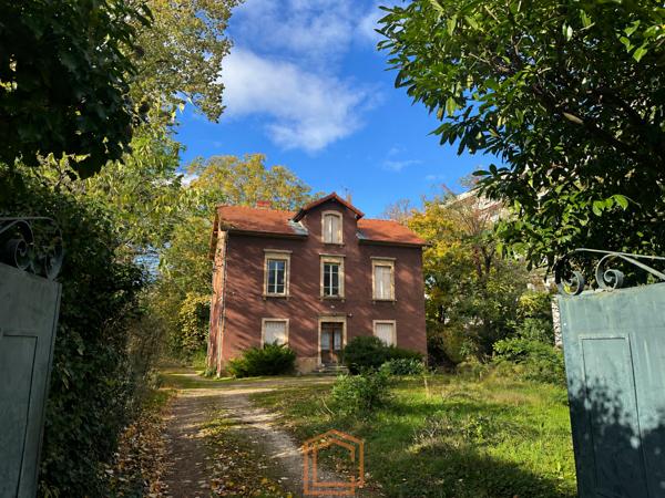 Maison 10 pièce(s) 7 chambre(s) 297.35 m²
