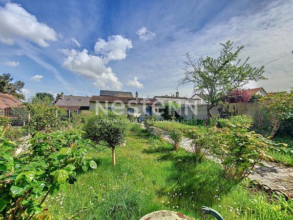 Maison de charme années 60 avec jardin et dépendance ? Fort potentiel à Morangis