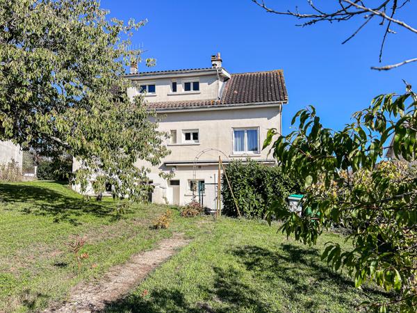 Maison familiale des années 70 avec jardin arboré à 10 min de Poitiers Sud