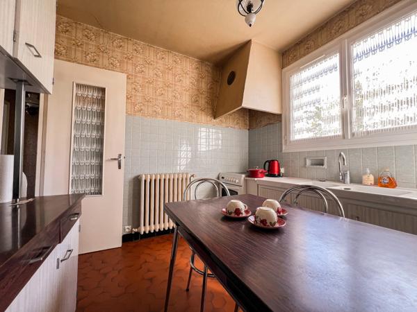 Maison familiale des années 70 avec jardin arboré à 10 min de Poitiers Sud