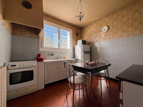 Maison familiale des années 70 avec jardin arboré à 10 min de Poitiers Sud