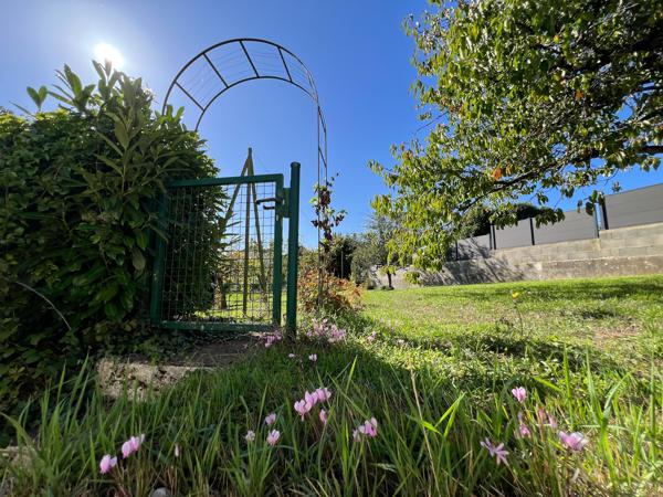 Maison familiale des années 70 avec jardin arboré à 10 min de Poitiers Sud