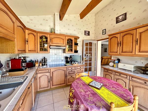 Maison 4 piéces située à Aytré à quelques minutes à pieds des commerces €469 800 ** - Référence FB685E