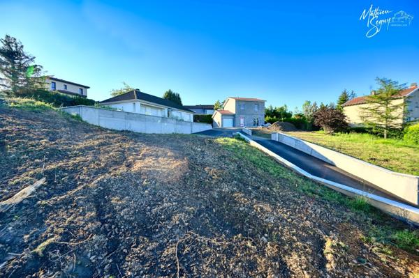 Terrain à bâtir au cœur de la végétation