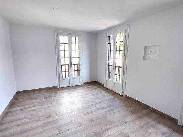 Belle maison de ville avec balcons