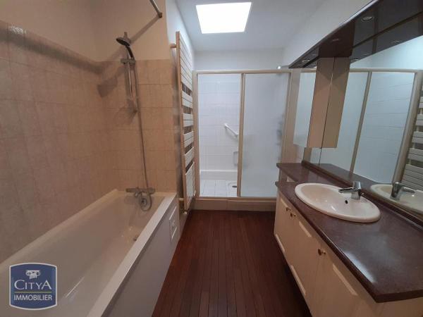 Appartement à louer 5 pièces 178.5m²