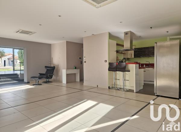 Maison à vendre 7 pièces 242 m² Poitiers