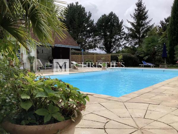 Maison de Campagne avec piscine et 4 hectares de parc et jardin