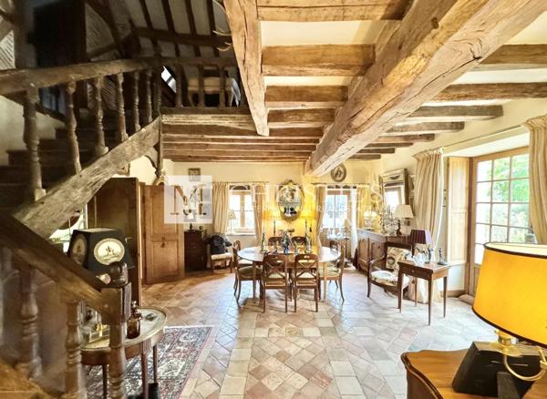 Maison de Campagne avec piscine et 4 hectares de parc et jardin