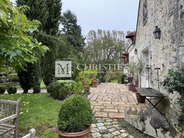 Maison de Campagne avec piscine et 4 hectares de parc et jardin