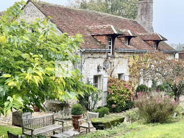 Maison de Campagne avec piscine et 4 hectares de parc et jardin