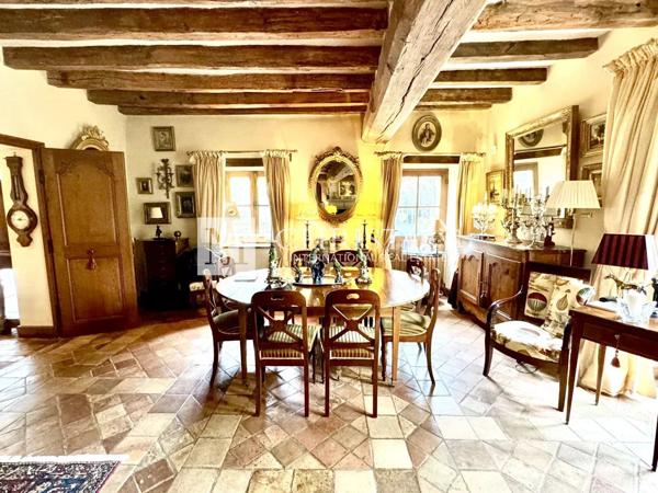 Maison de Campagne avec piscine et 4 hectares de parc et jardin