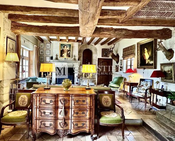 Maison de Campagne avec piscine et 4 hectares de parc et jardin