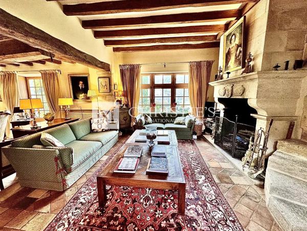 Maison de Campagne avec piscine et 4 hectares de parc et jardin