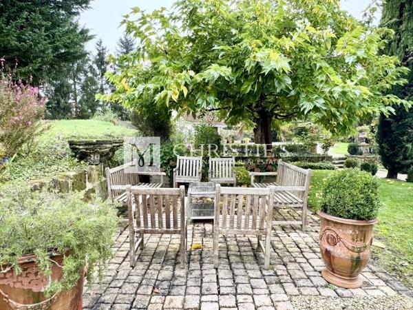 Maison de Campagne avec piscine et 4 hectares de parc et jardin