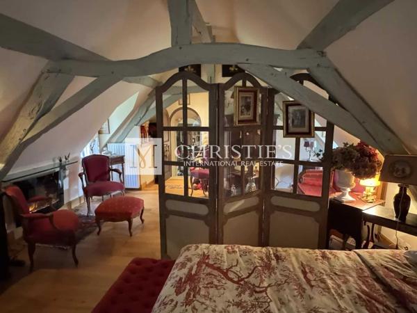 Maison de Campagne avec piscine et 4 hectares de parc et jardin