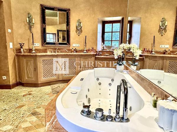 Maison de Campagne avec piscine et 4 hectares de parc et jardin