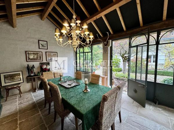 Maison de Campagne avec piscine et 4 hectares de parc et jardin