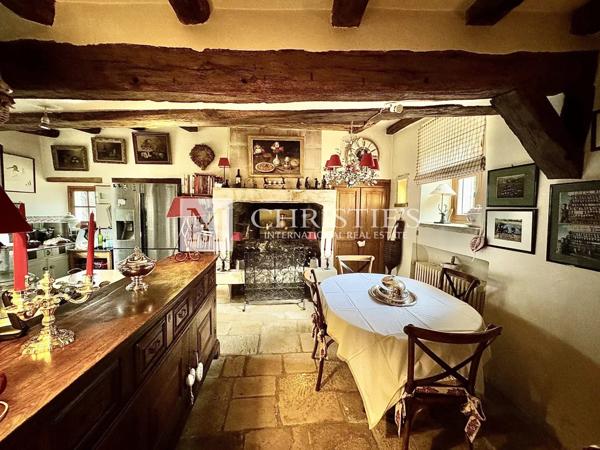 Maison de Campagne avec piscine et 4 hectares de parc et jardin