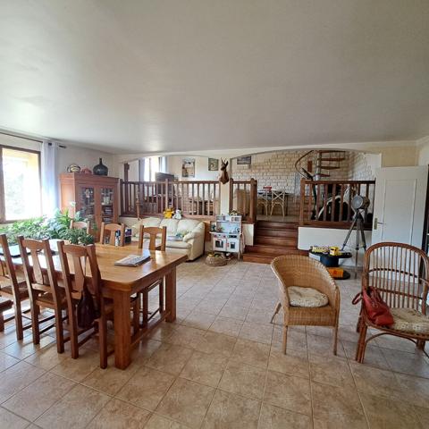 MAISON A VENDRE LAROQUE D'OLMES / 4 CHAMBRES / 2 GARAGES / JARDIN