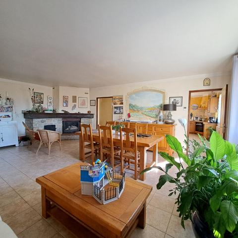 MAISON A VENDRE LAROQUE D'OLMES / 4 CHAMBRES / 2 GARAGES / JARDIN