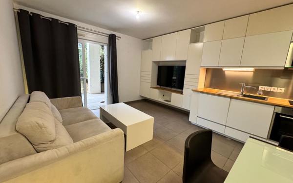 Appartement à louer    2 pièces •  Vallauris