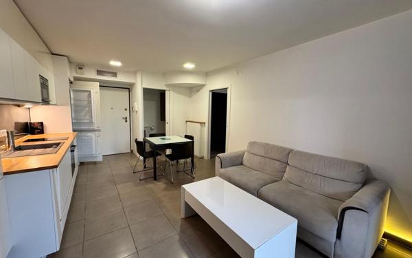 Appartement à louer    2 pièces •  Vallauris